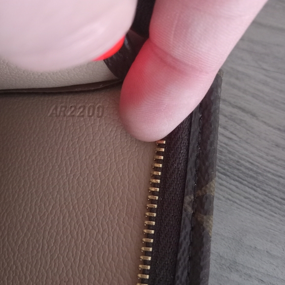 Louis Vuitton Toiletry Pouch 15 - Picture 7 of 8